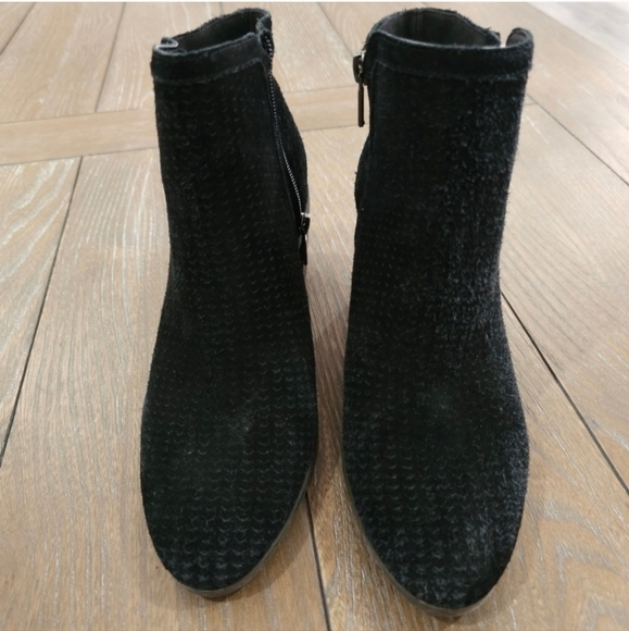 Lucky Brand Black Suede Ankle Boot Size 8 - Picture 3 of 8